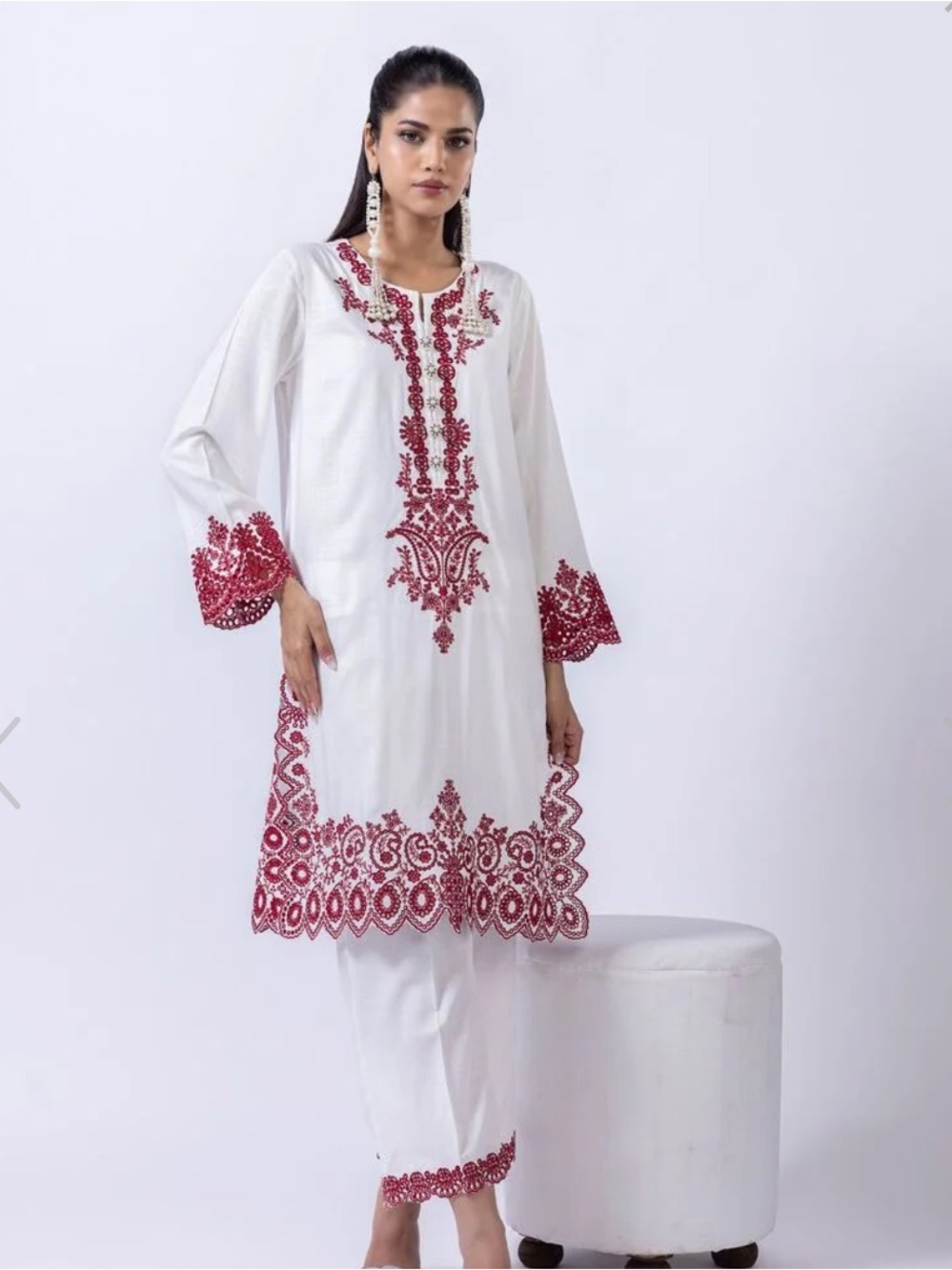 White Kurta with Red Embroidery - Elegant Women's Kurta